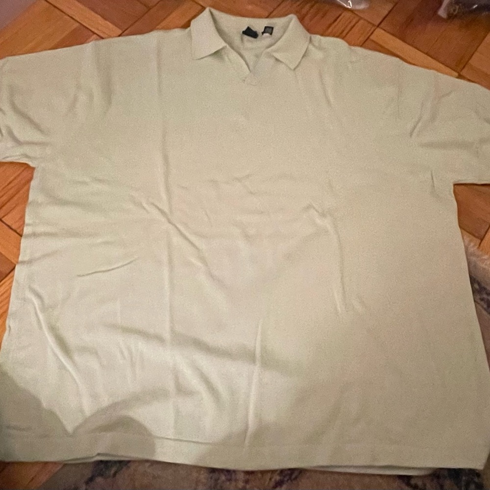 Short sleeve all cotton GAP XXXL men’s sweater polo.  Never worn.